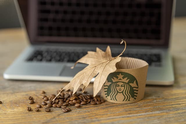 스타벅스(Starbucks): 리유저블 컵 캠페인과 지속 가능한 커피 원두 조달