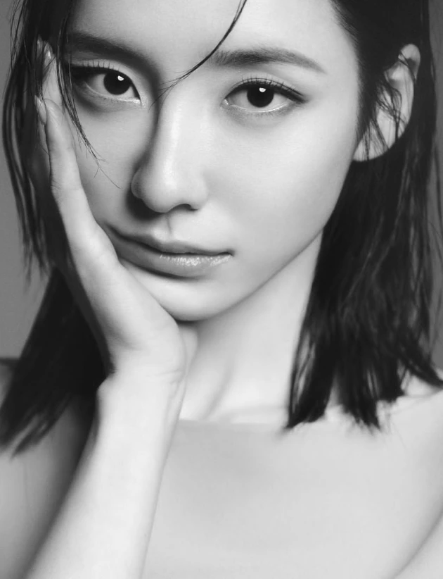 박지현-흑백사진
