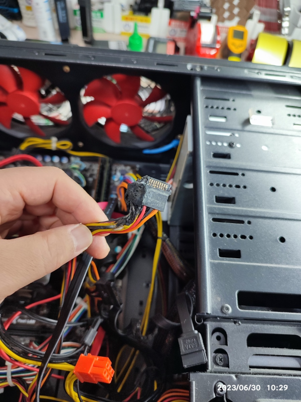 사타 전원 커넥터 화재