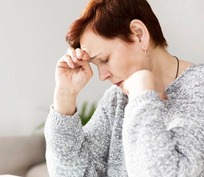 이마 통증이 지속된다면? 전두엽 이상?