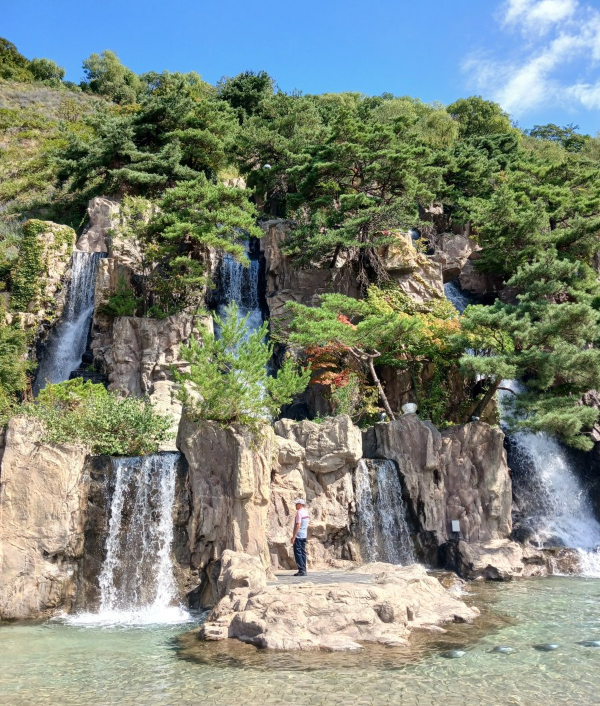 병목안 인공폭포 세줄기