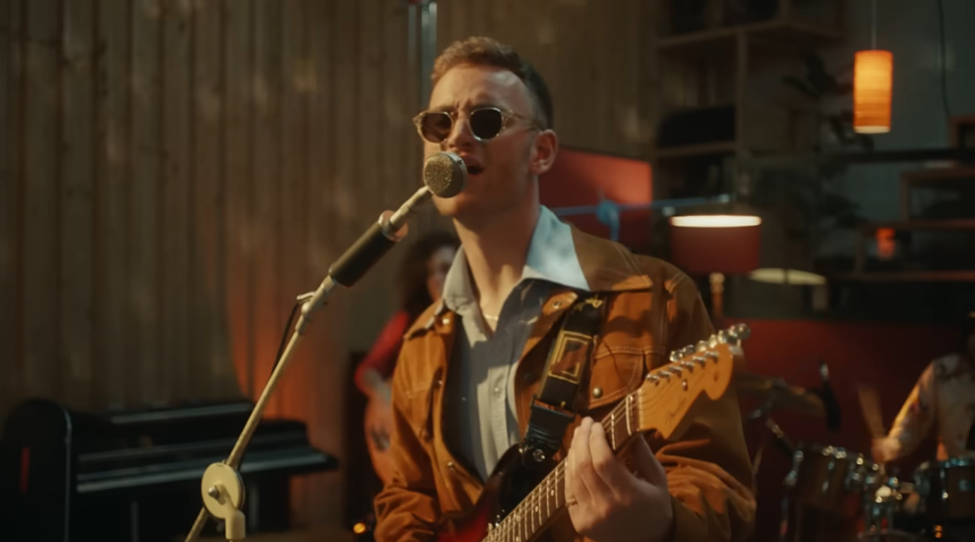 &copy; Tom Misch - It Runs Through Me (feat. De La Soul) [Official Video] Screenshot