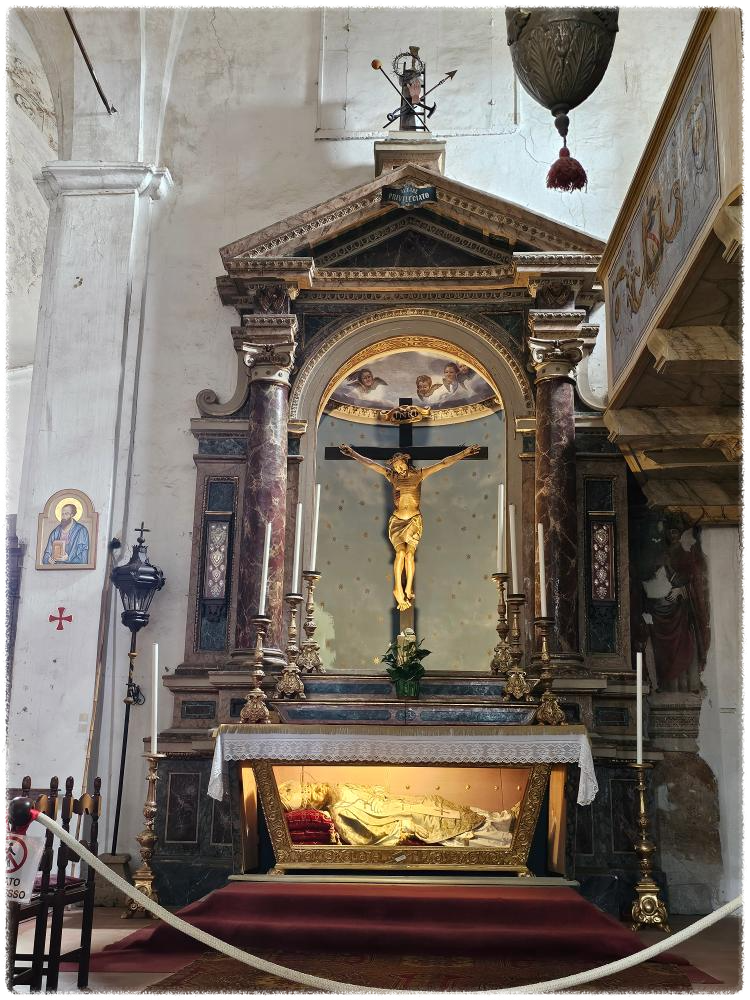 24. 9. 2 이탈리아 치비타 디 반뇨레조 산 도나토 성당 내부