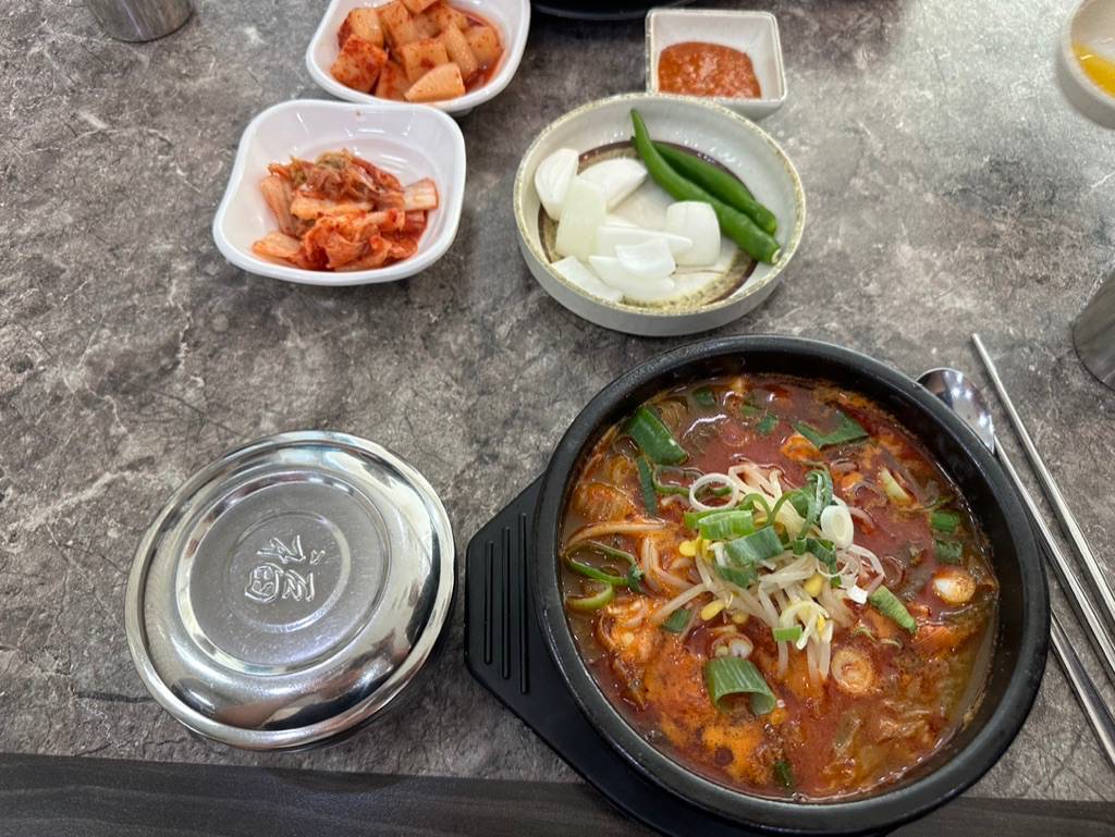 얼큰돼지국밥