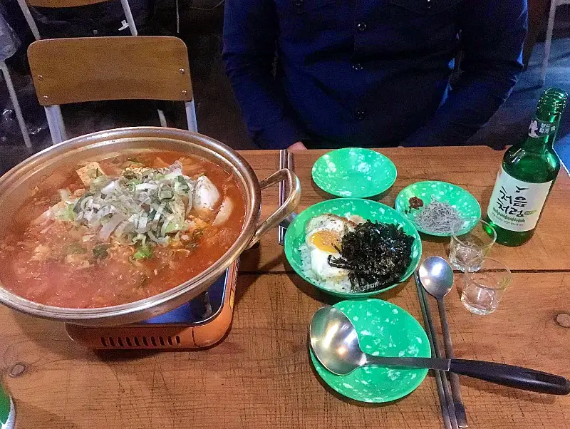 돈 잘버는 젊은사장 김치찌개 순대볶음 계란말이 홍대 레트로 패피 패션 소품 옷가게 사장님이 하는 실내포차 포장마차 맛집 서장훈 주우재 추천 소개