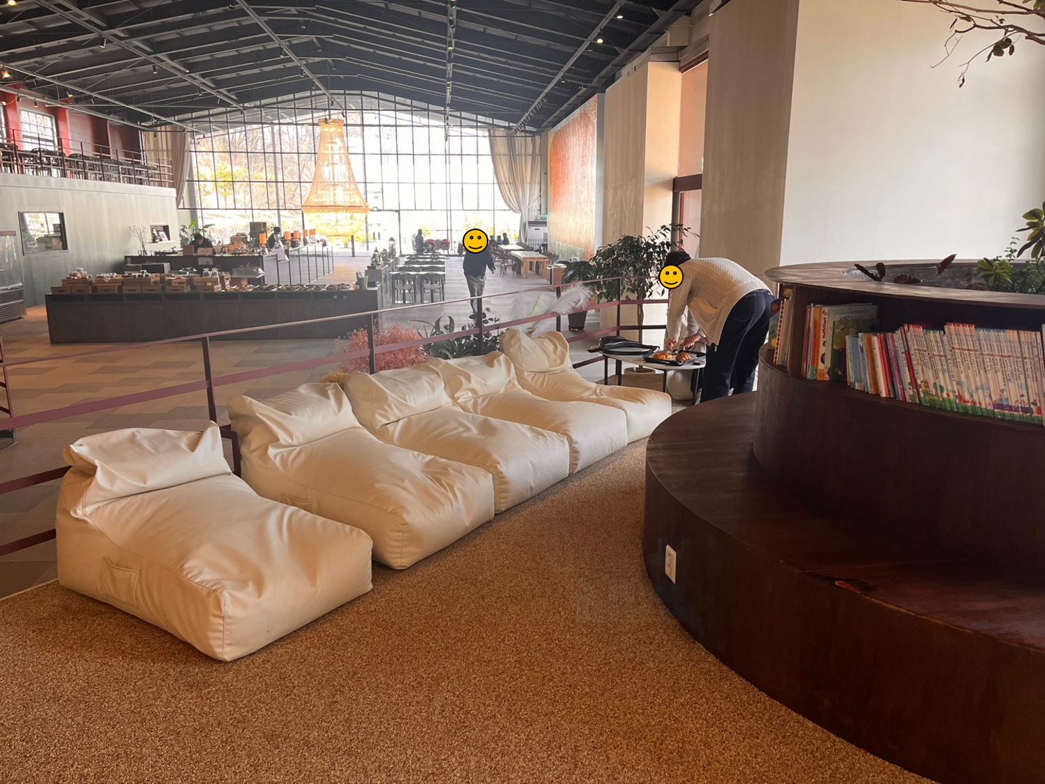 용인 대형 야외정원 베이커리 카페 '언톨드'