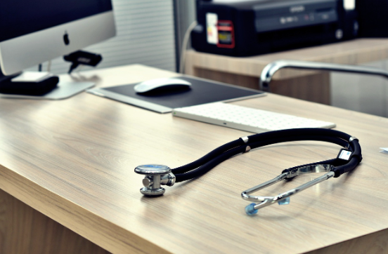 목이 간질간질하고 마른기침이 납니다