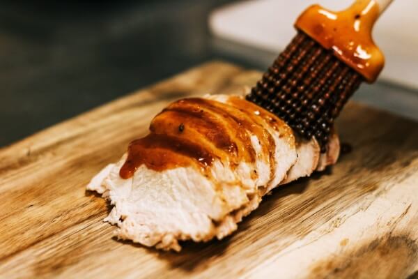 소스가-발라지는-고기