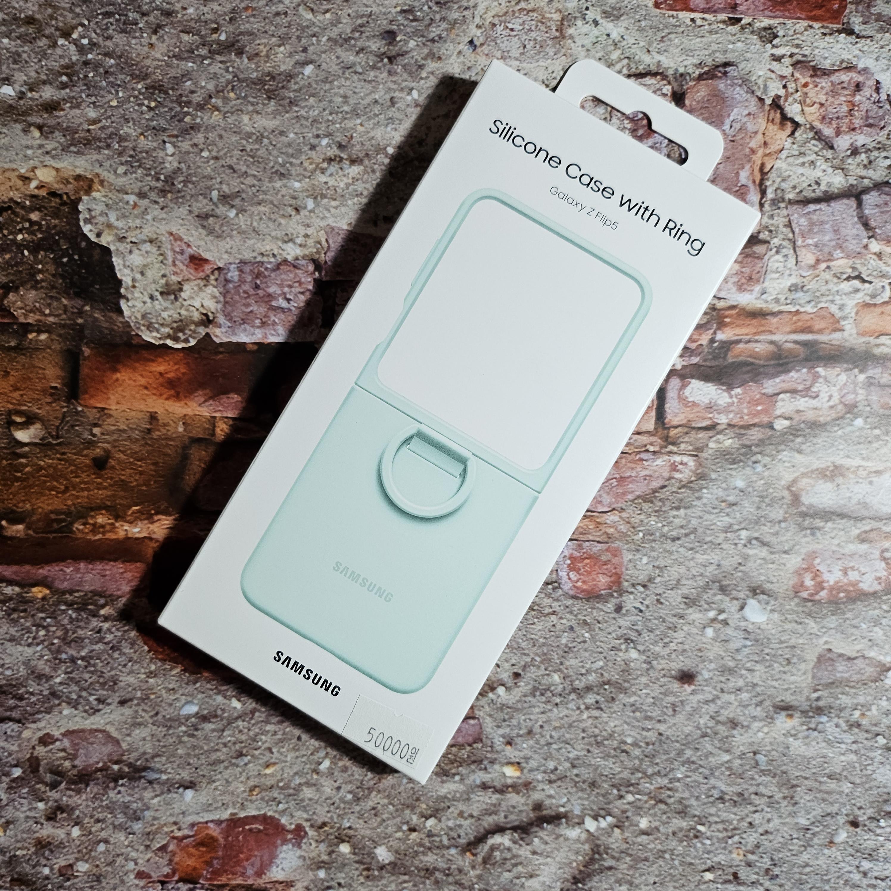 삼성 갤럭시 플립5 실리콘 케이스 위드링 정면 사진