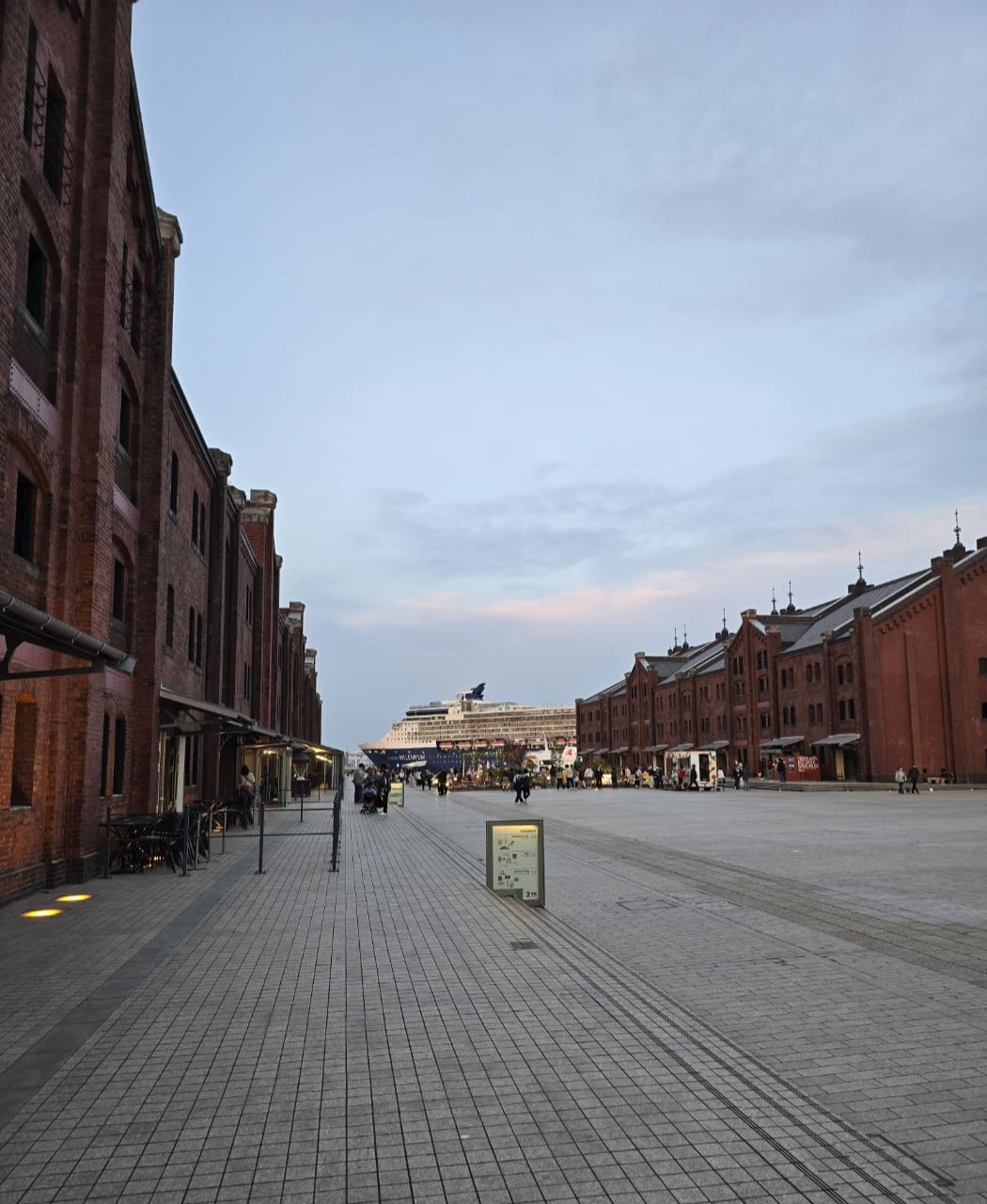 아카렌가창고 전경