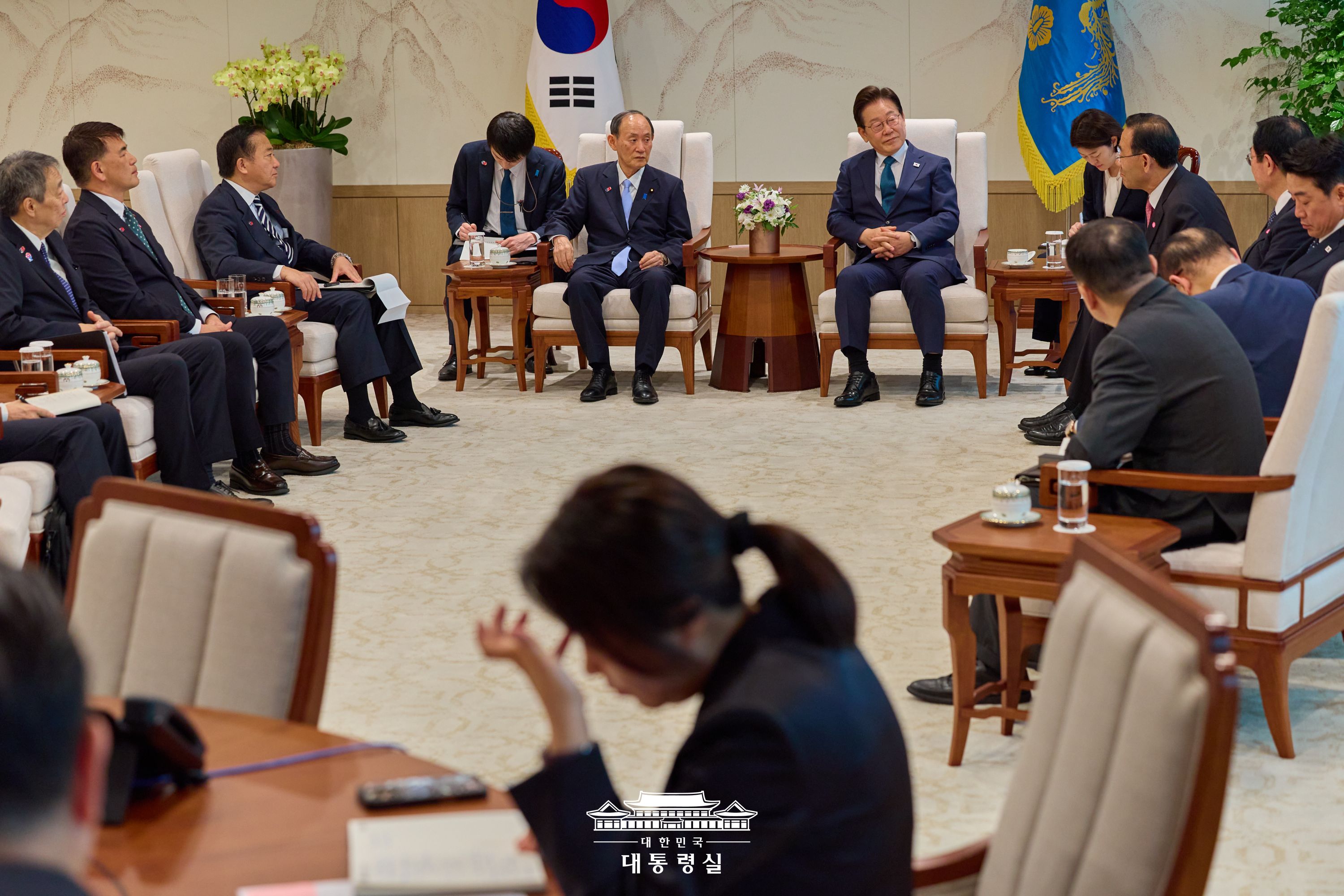 용산 대통령실에서 회의를 주재하고 있는 이재명 대통령의 모습