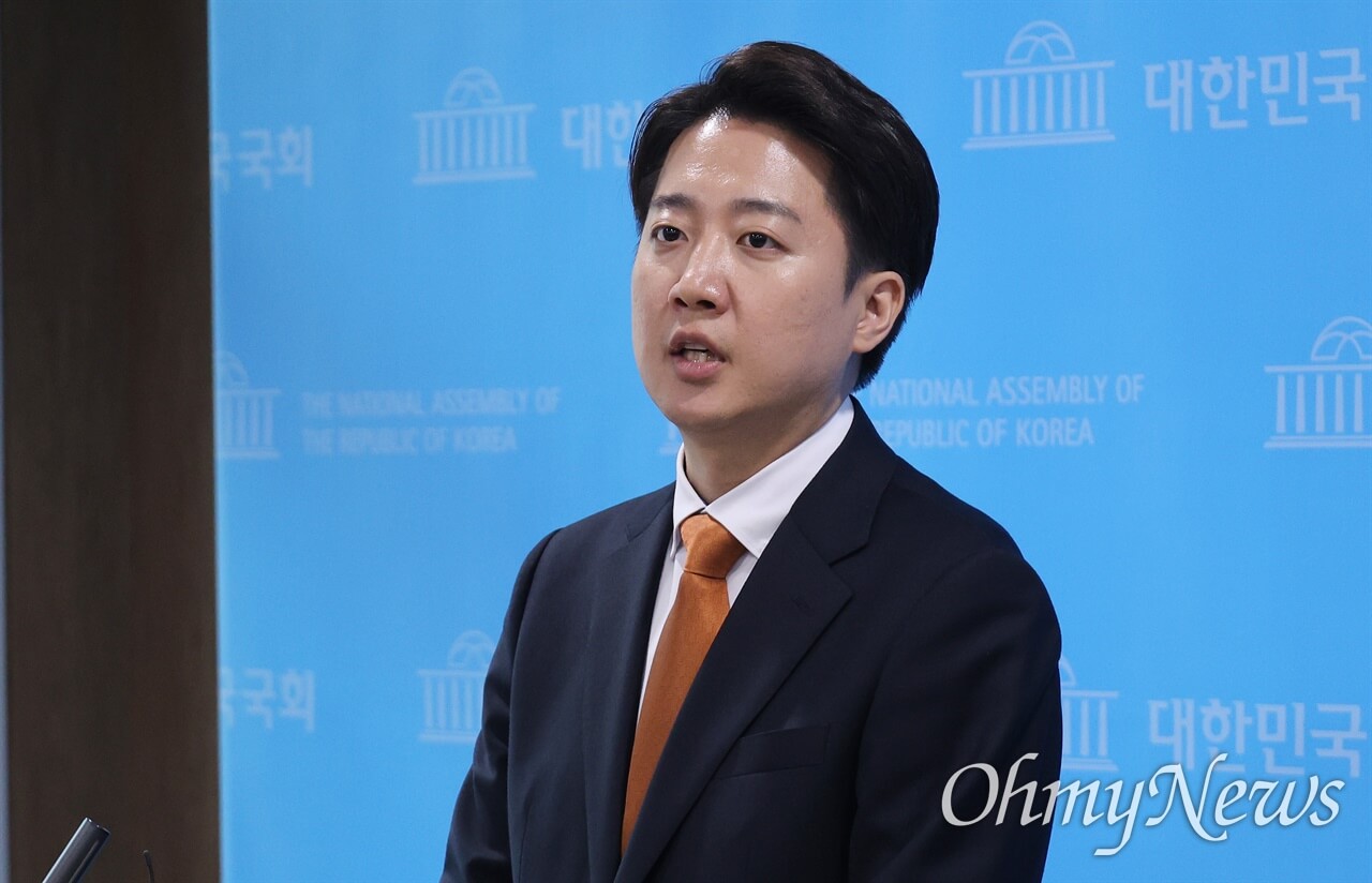 이준석 사주팔자 분석 정치 운명 해석