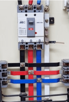 차단기에-흑색적색청색이-연결되어있다