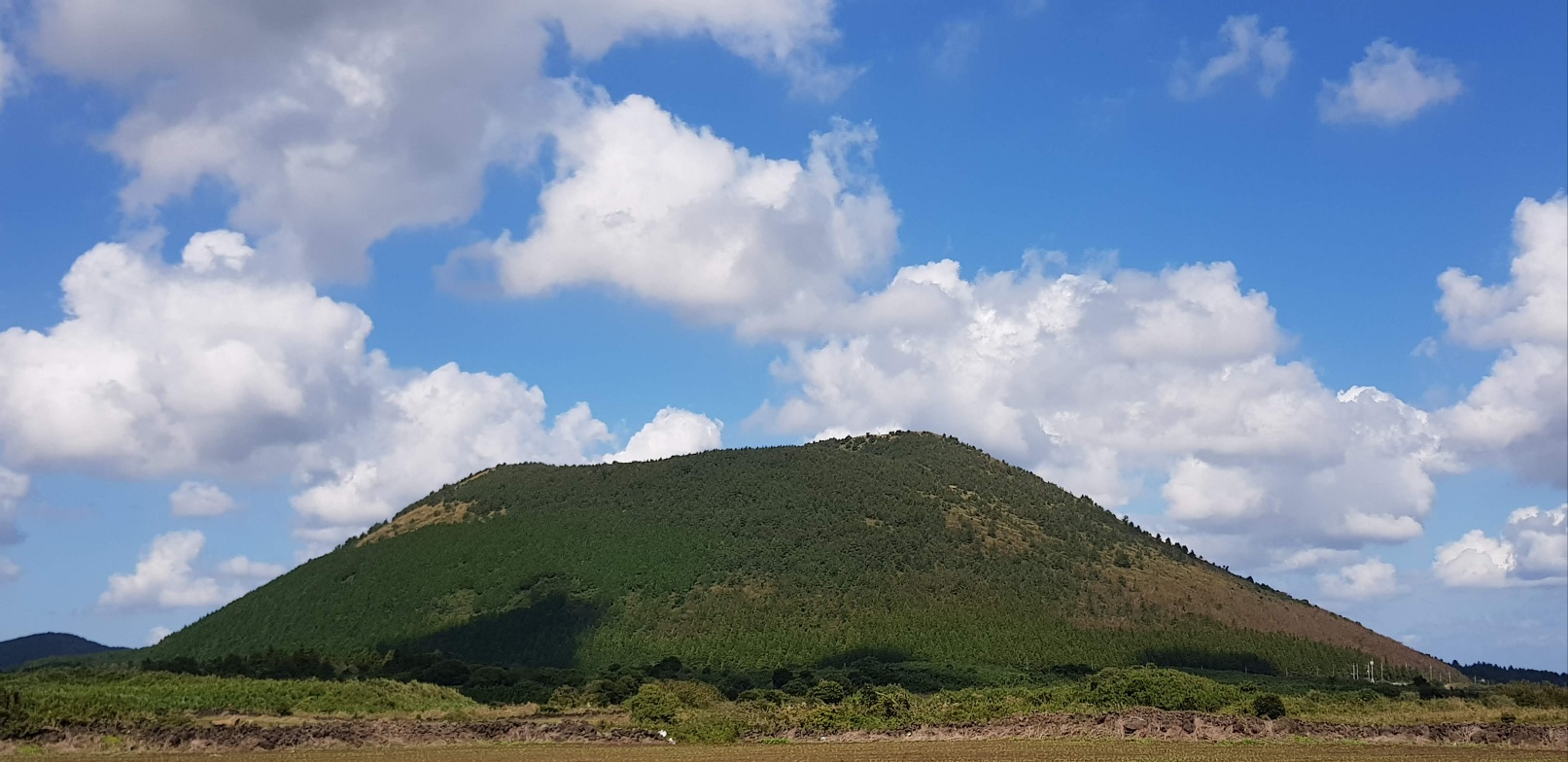 아끈다랑쉬에서 바라 본 다랑쉬오름