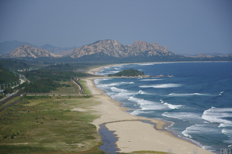 고성통일전망대에서 바라본 북쪽해금강 이미지