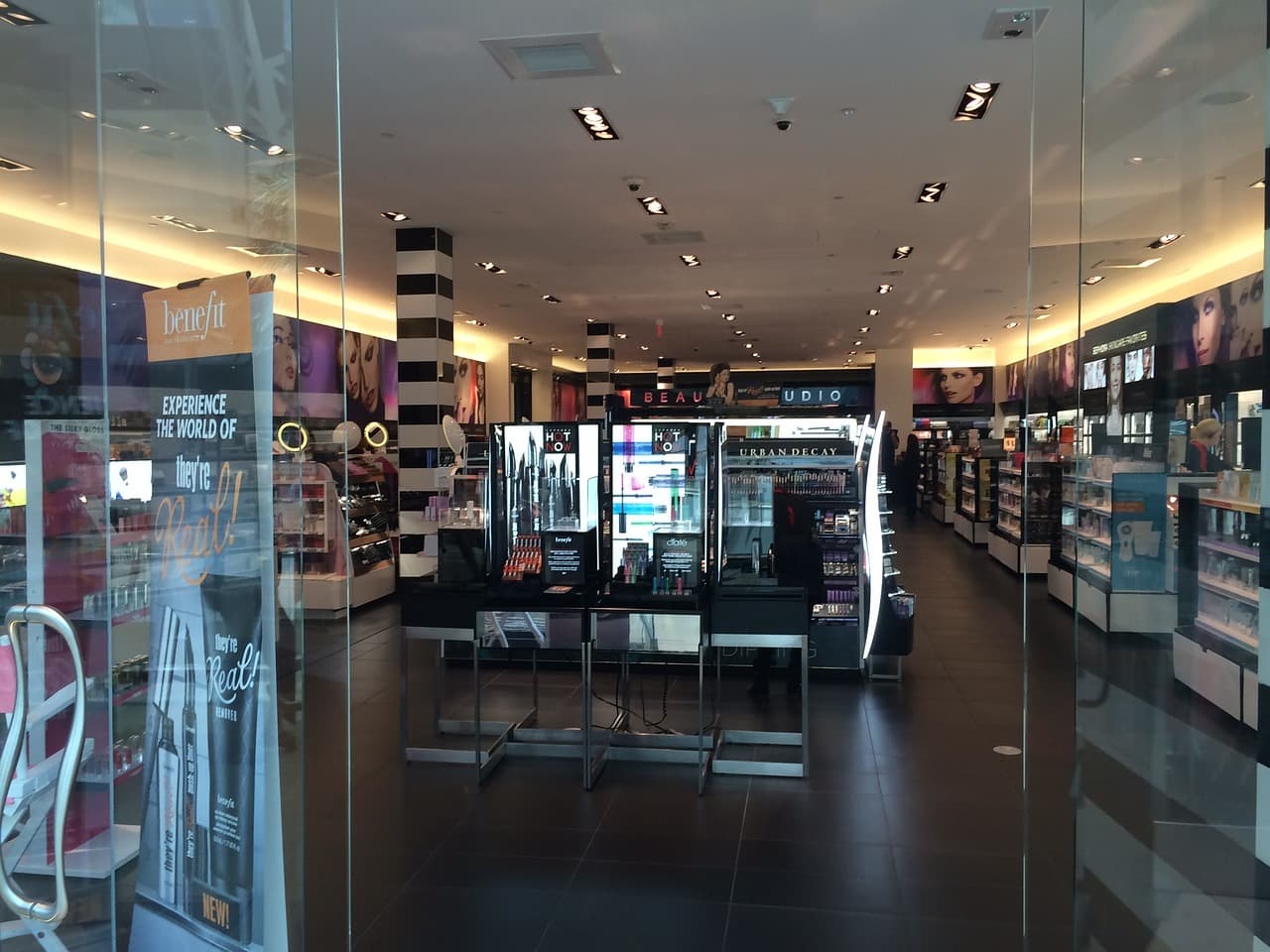 세포라(Sephora): 뷰티 업계의 제로 웨이스트 노력과 리필 가능한 화장품 패키징