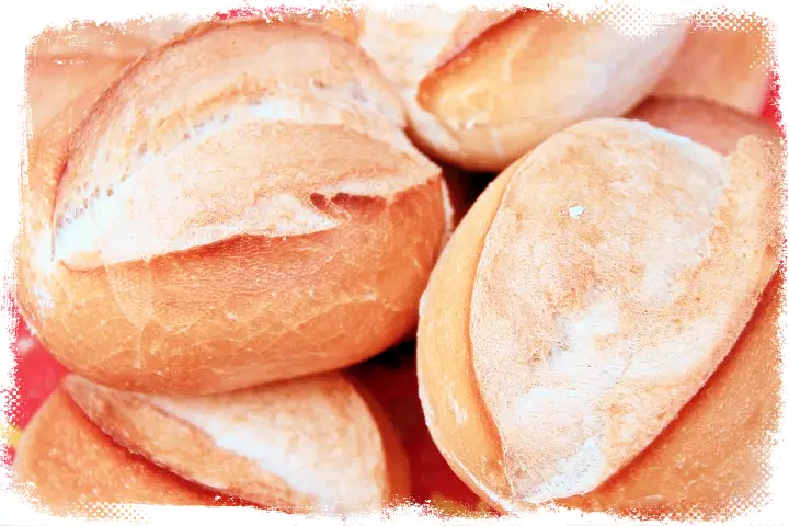 놀라운토요일-놀토-옥수수양파빵-부추빵-딸기잼앙금빵-사과에이드-맛집