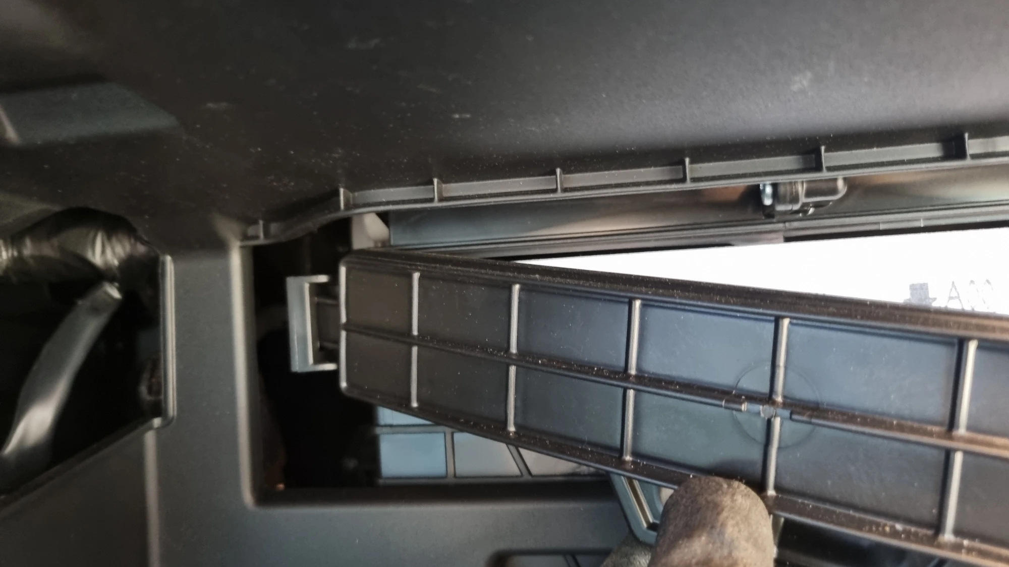 필터 덮게 빼는 방향