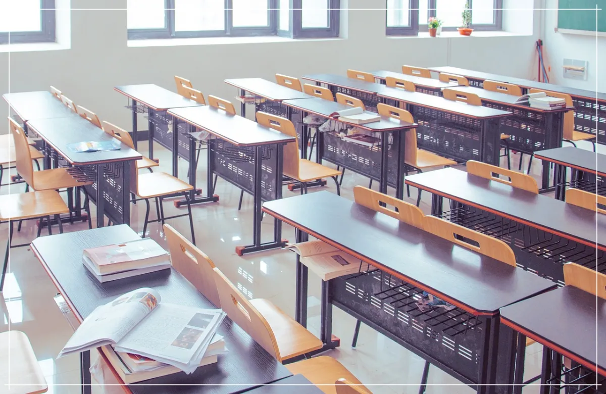 교실-책상-풍경