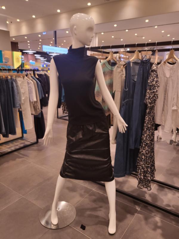 보브 민소매 폴라 티셔츠 7122340105