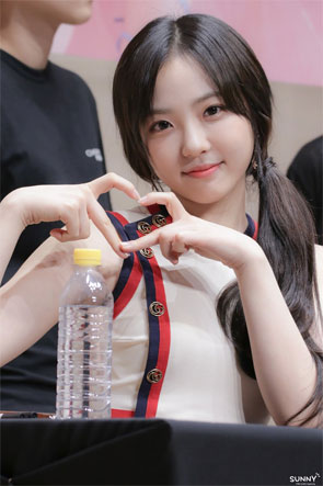 사랑스러운 모습 여자 연예인들 사진모음