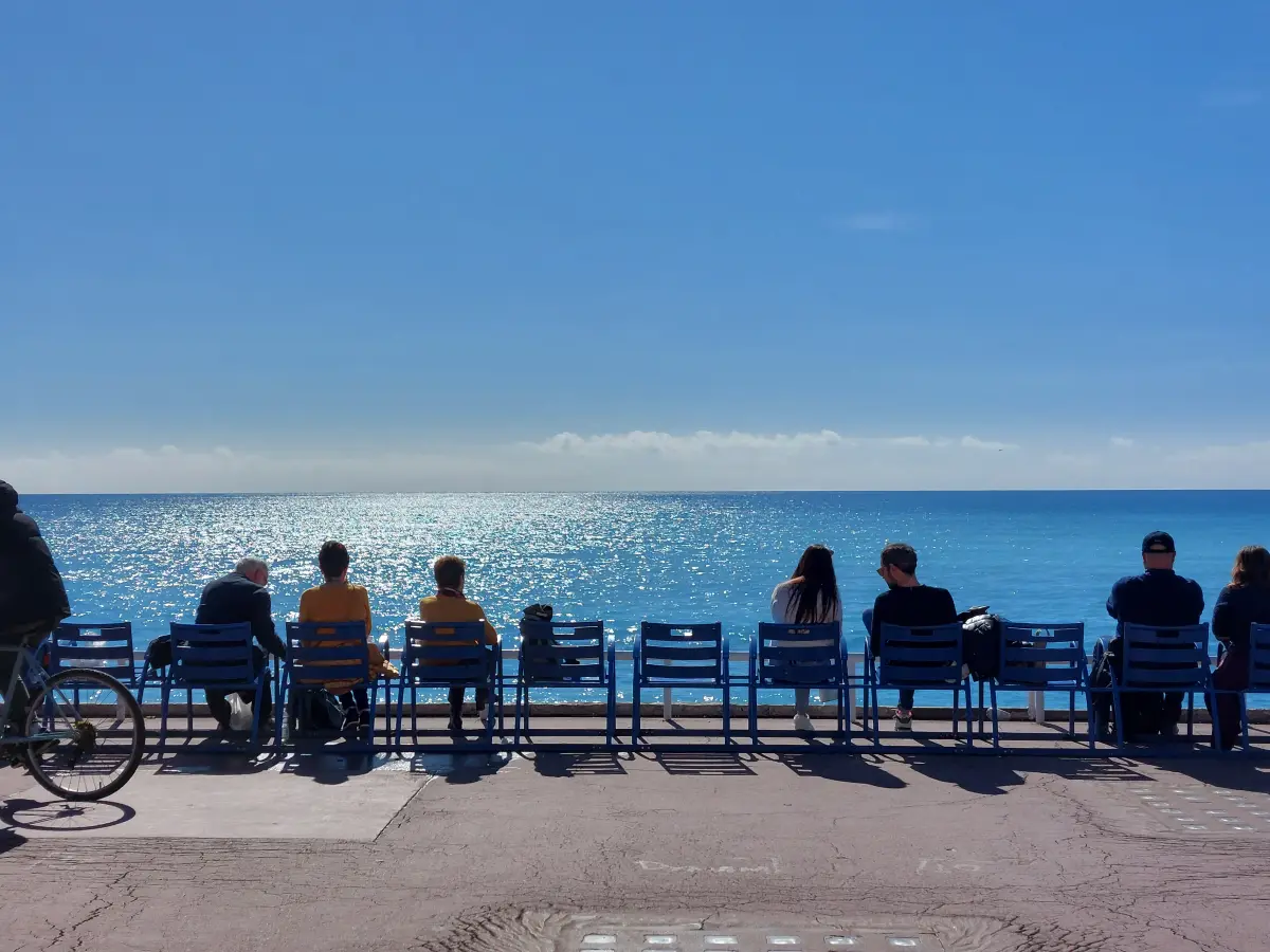 니스 해변가 벤치