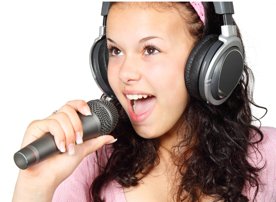 노래부르는 모습