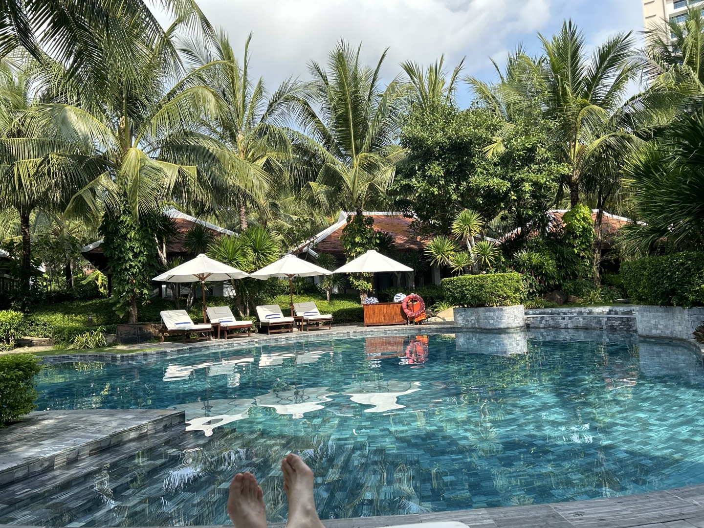 나트랑-더아남-리조트-풀뷰빌라-앞-수영장