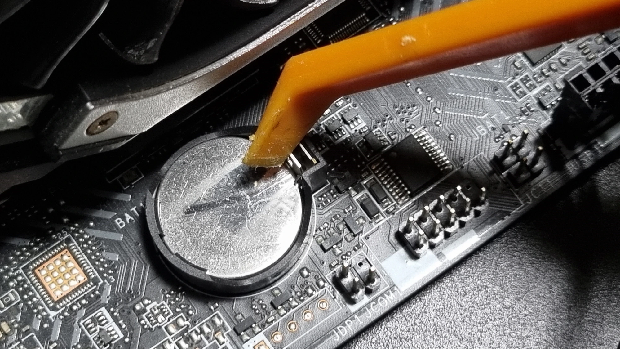 메인보드 배터리 빼는 방법