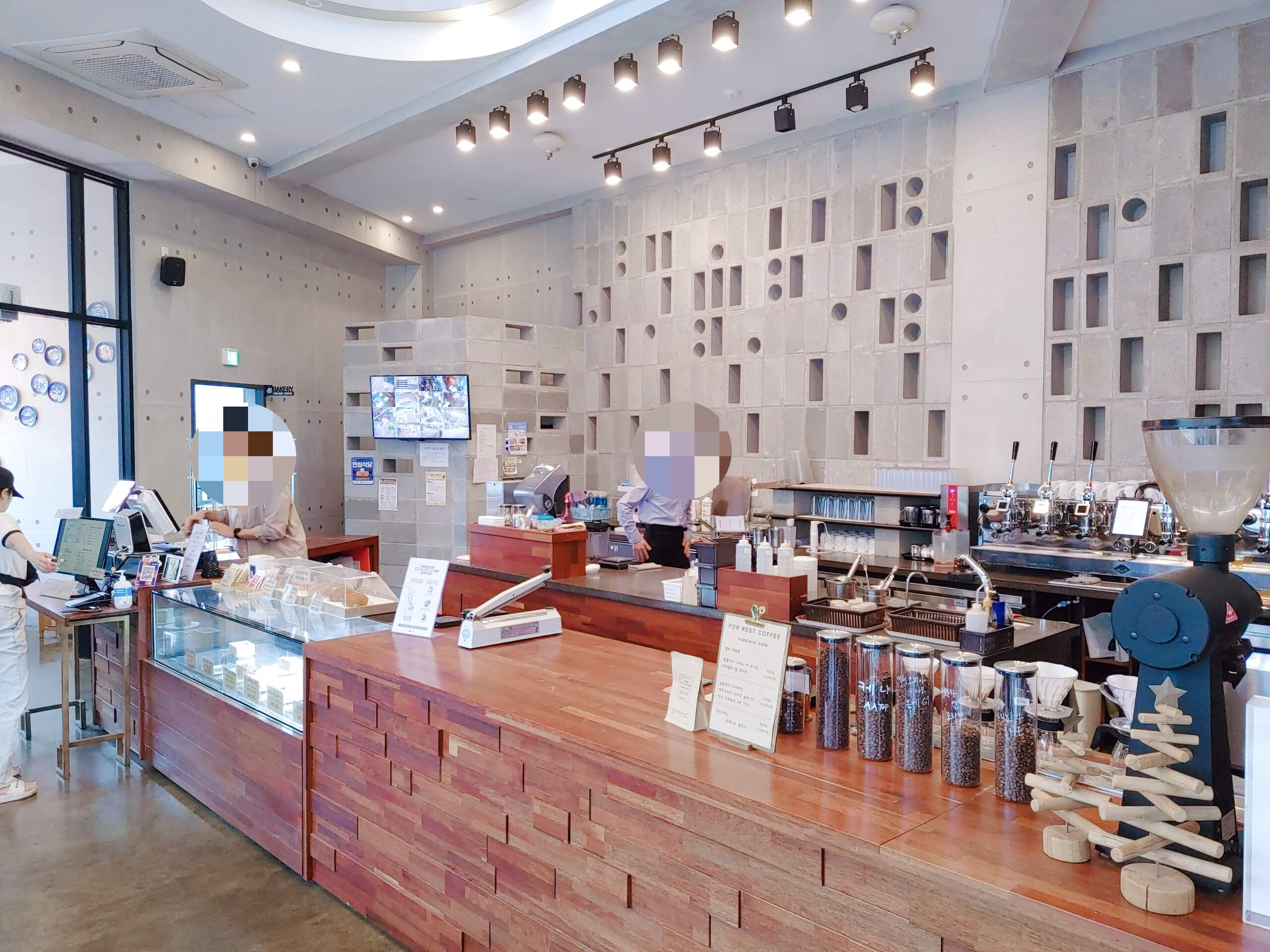 김해_포_레스트_커피_카운터