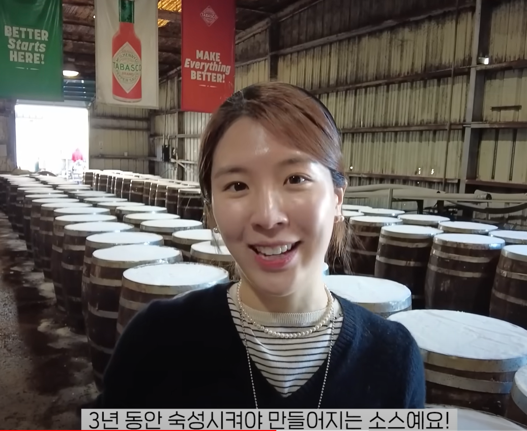 함영준 오뚜기 회장의 장녀 함연지 씨가 타바스코 소스에 대해 설명하고 있다.