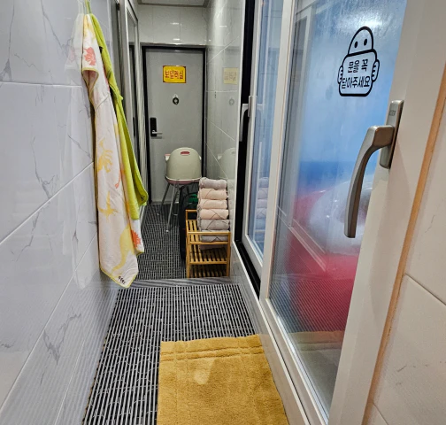 라플레르 풀빌라-지하층 수영장 입구