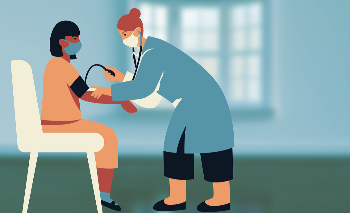 환자의 혈압을 측정하고 있는 간호사의 모습