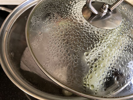 육수 낼 때 뚜껑 살짝만 열기