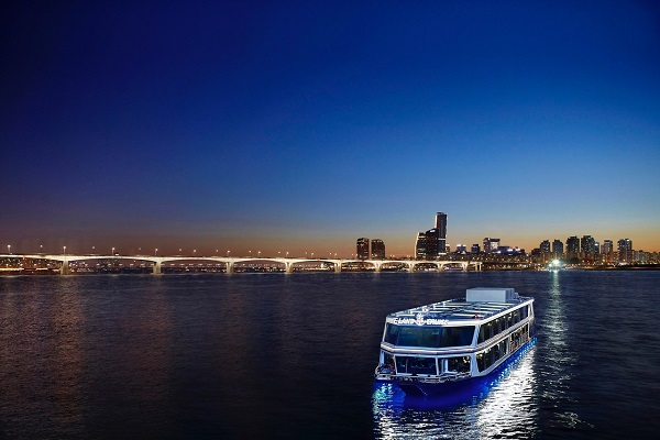 한강 크루즈 뷔페: 로맨틱한 서울 야경과 미식 여행