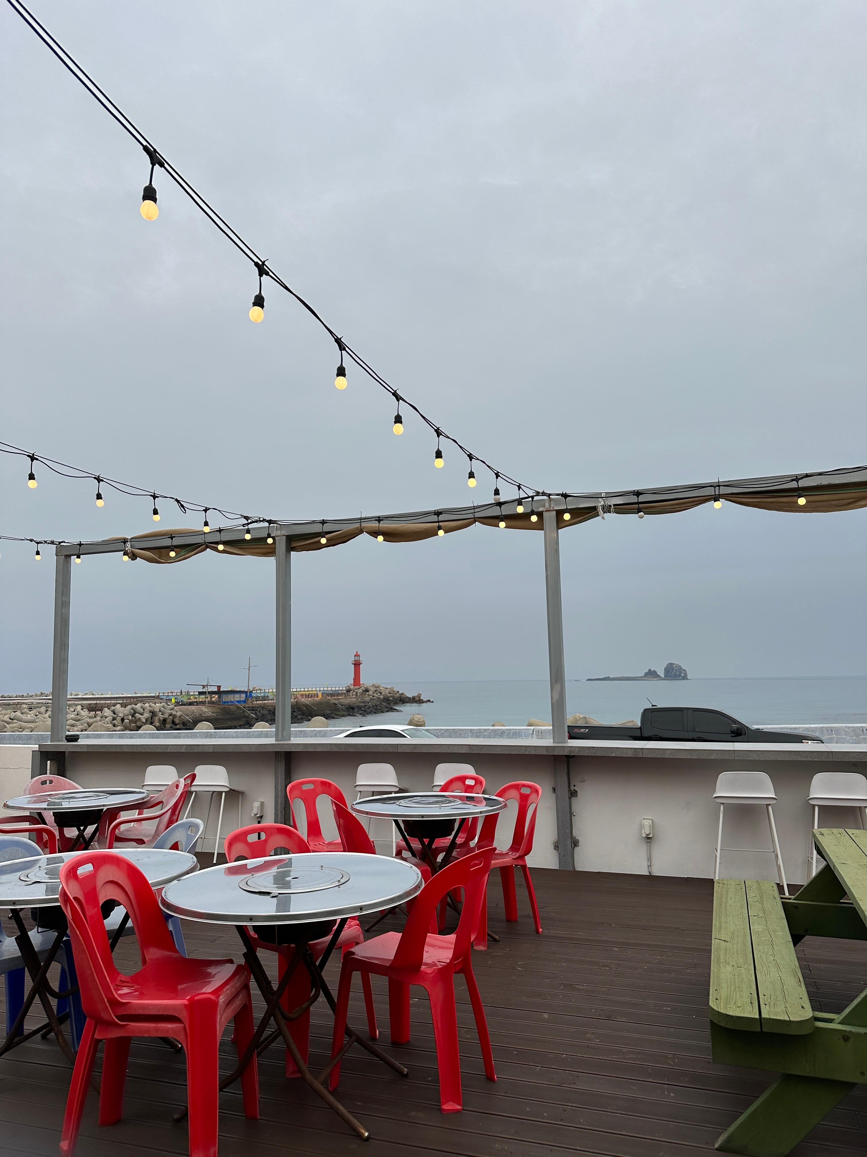 돈벨롱 야외 좌석