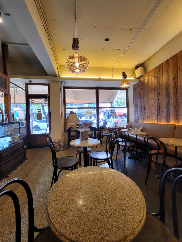 카페 내부 테이블