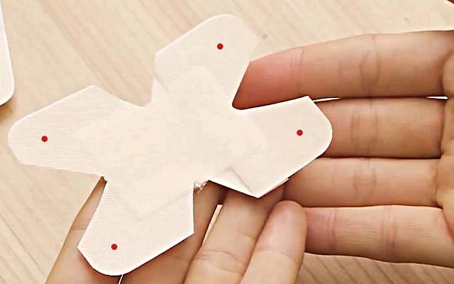 반창고 안떨어지게 붙이는법,발목 밴드 붙이는법