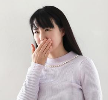 메스꺼운-표정