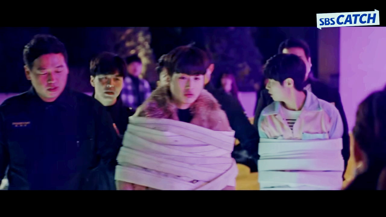 모범택시2 소방호스에 묶여 끌려나오는 미성년자들