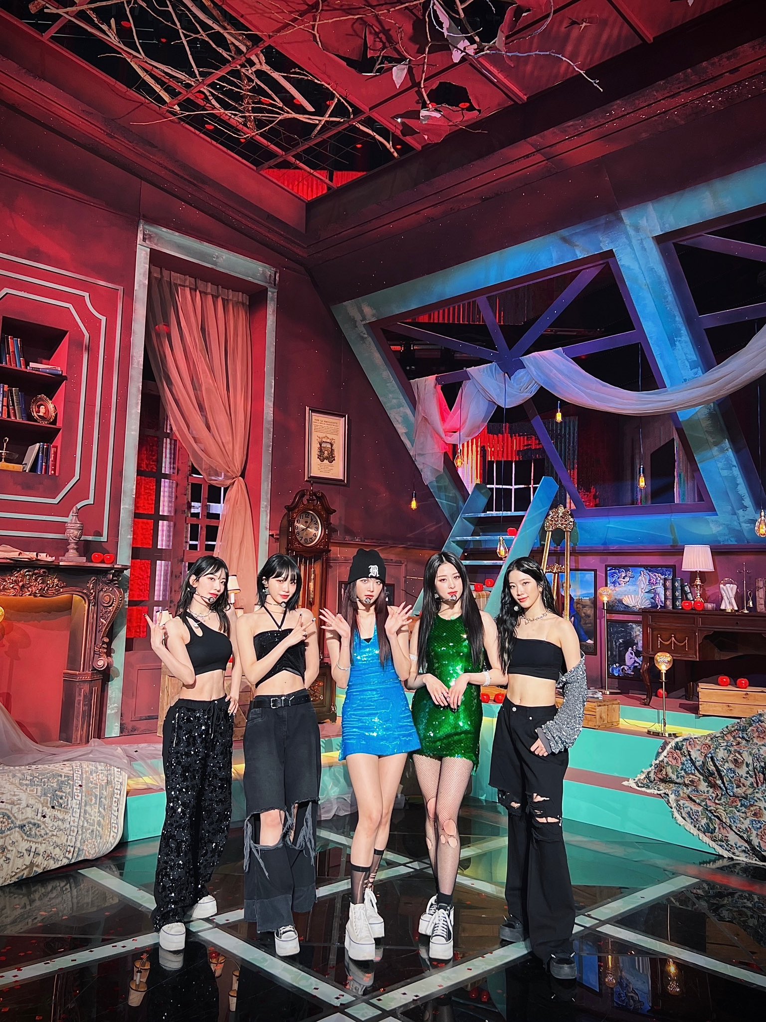 NewJeans / LE SSERAFIM / ENHYPEN / TXT