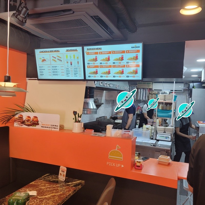 번크러쉬 버거 매장 내부