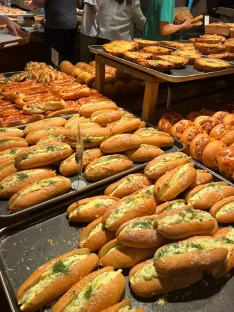 성심당 빵 추천 망고시루가 아닌 망고롤 맛은 어떨까_4