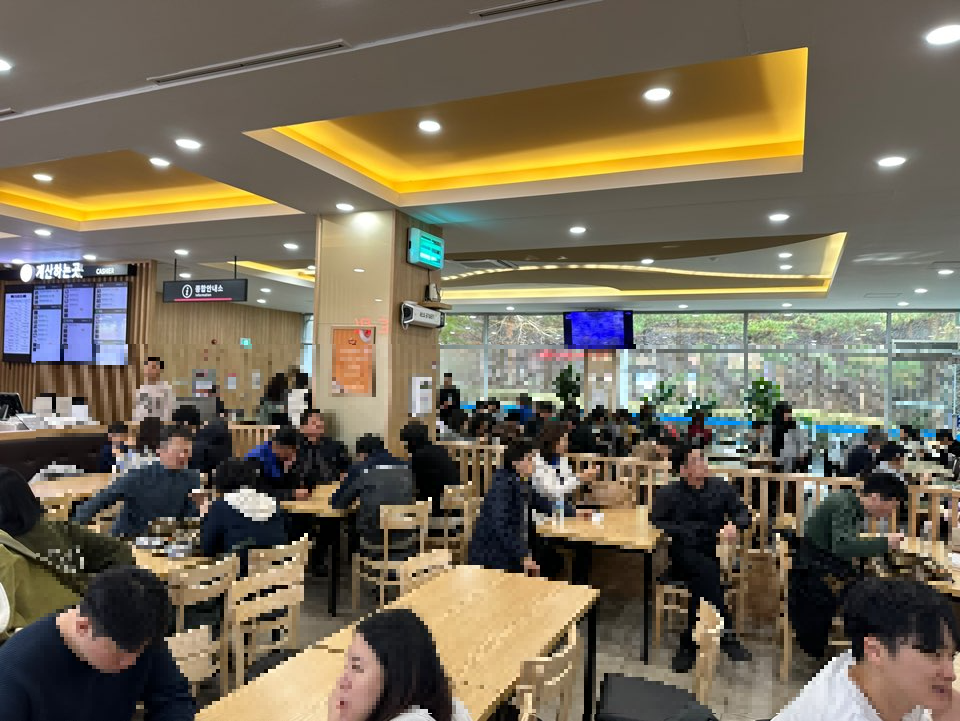 푸드코트 내부