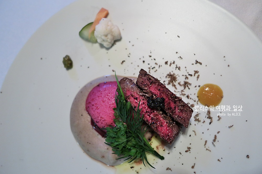 제주 전통 5성급 호텔 씨에스 다이닝 레스토랑 크리스마스 특별한 코스메뉴