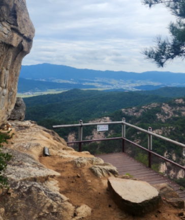 마애보살반가상