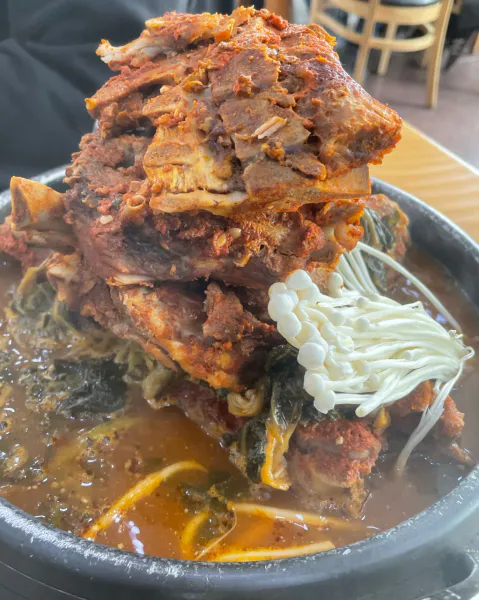 생생정보 대결 맛 대 맛 25cm 뼈 탑 감자탕 vs 해물간장뼈찜 음식점