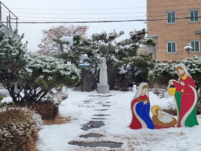 군산 축동성당 성모동산