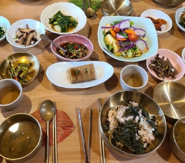 백반기행-충주-뽕잎밥-뽕잎정식-실희원