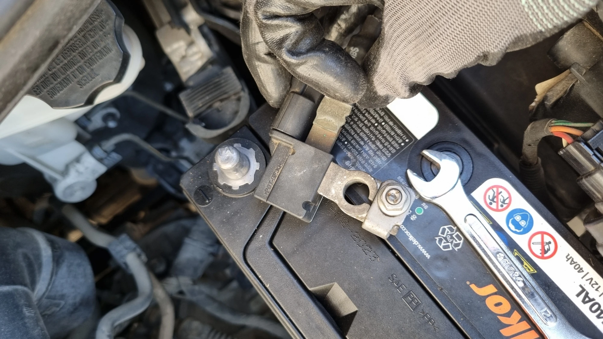 마이너스 단자 브래킷